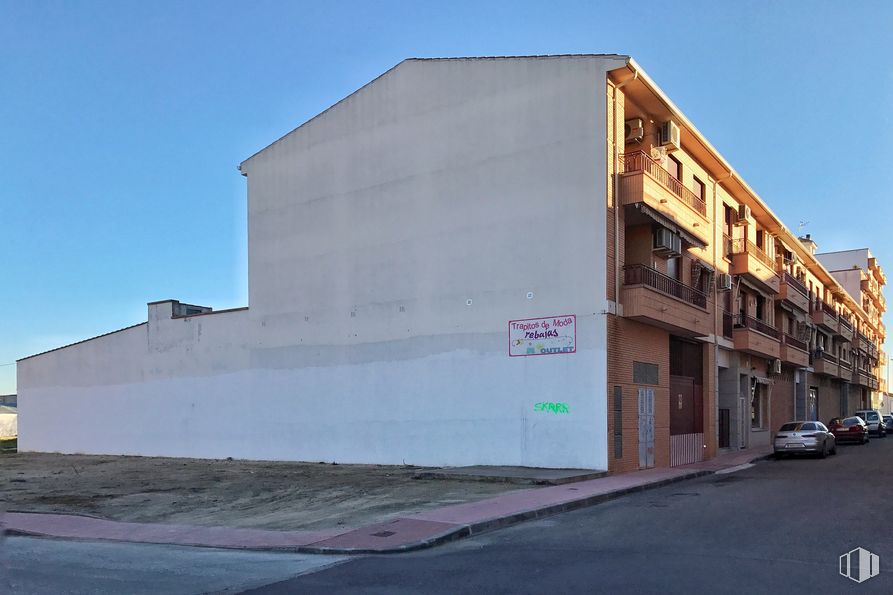 Retail for rent at Calle Batalla Brunete, 4, Torrijos, Toledo, 45500 with building, sky, window, asphalt, road surface, house, commercial building, facade, urban design and composite material around