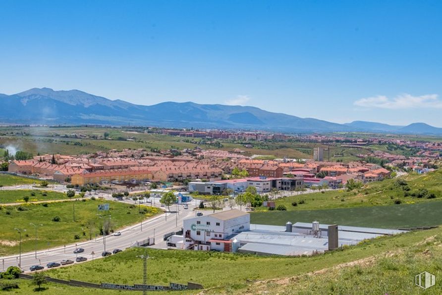 Suelo en venta en Las Zumaqueras, La Lastrilla, Segovia, 40196 con edificio, cielo, ecorregión, montaña, planta, nube, tierras altas, paisaje natural, lote de tierra y árbol alrededor