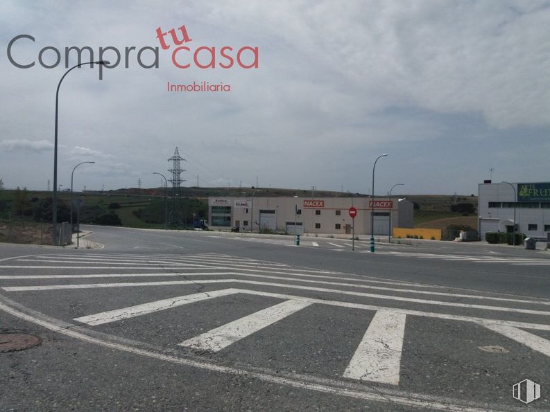 Land for sale at Polígono del Acueducto, Segovia, 40006 with building, street light, cloud, sky, road surface, asphalt, tar, motor vehicle, thoroughfare and urban design around