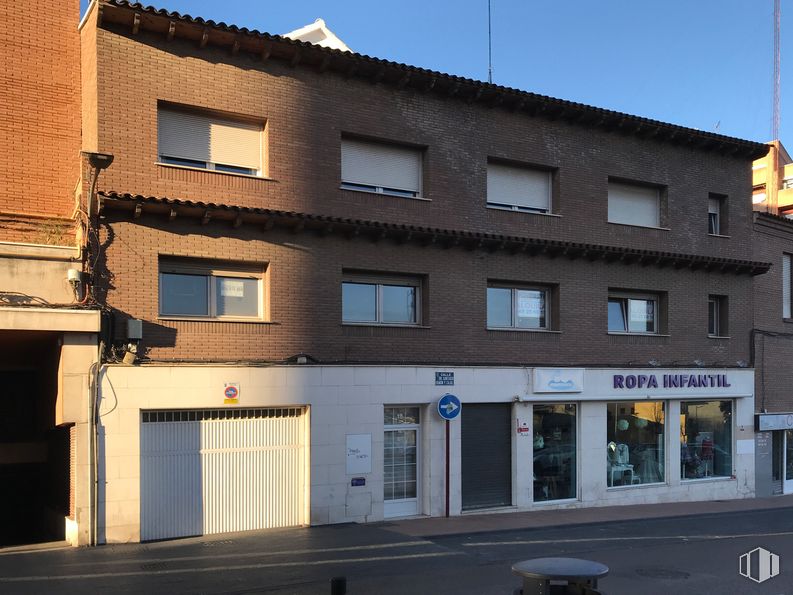 Oficina en alquiler en Calle Doctor Santiago Ramón y Cajal, 18, Guadalajara, 19001 con ventana, edificio, propiedad, arquitectura, mediante, vecindario, accesorio, cielo, barrio residencial y pared alrededor