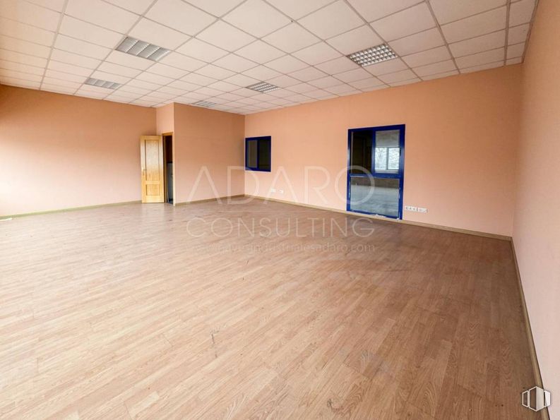 Industrial for sale at Calle Tormes, Mejorada del Campo, Madrid, 28840 with door, flooring, floor, wood, ceiling, interior design, hall, room, tile flooring and wood flooring around