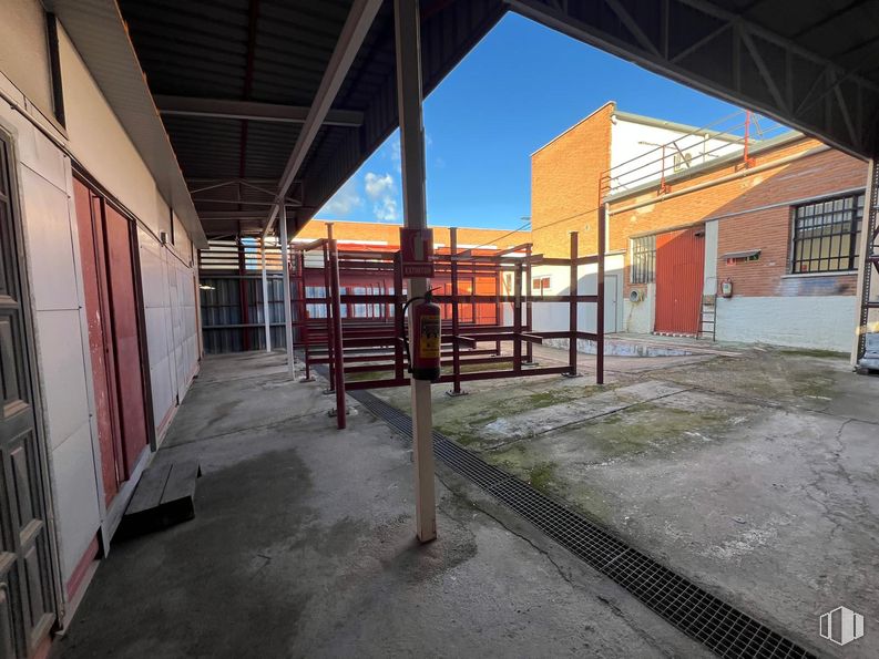 Industrial for sale at Zona Avenida Madrid, Arganda del Rey, Madrid, 28500 with window, building, floor, composite material, metal, concrete, brickwork, building material, engineering and daylighting around