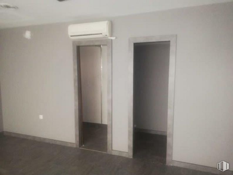 Local en venta en Calle Comunidad de Madrid, Las Rozas de Madrid, Madrid, 28231 con espejo, accesorio, madera, suelos, suelo, edificio, puerta, madera dura, gas y casa alrededor