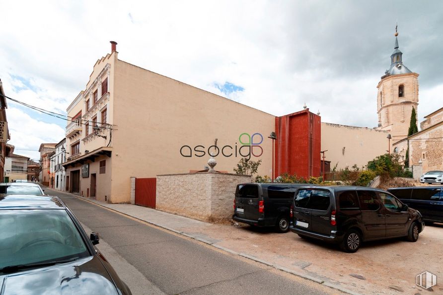 Local en venta en Calle Real, Yunquera de Henares, Guadalajara, 19210 con coche, edificio, nube, vehículo terrestre, cielo, vehículo, rueda, neumático, planta y infraestructura alrededor