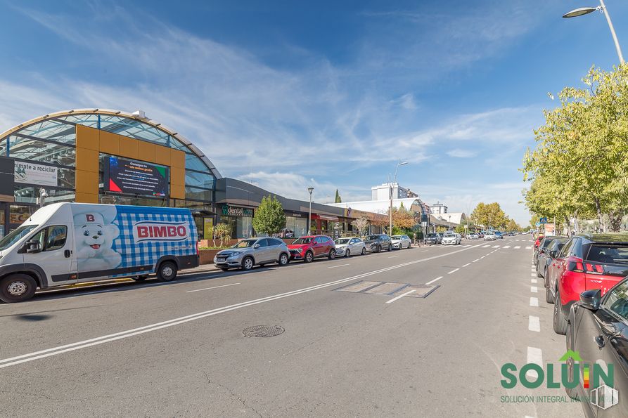 Local en alquiler y venta en Centro Comercial Fuenlabrada II, Fuenlabrada, Madrid, 28942 con coche, cielo, nube, rueda, neumático, vehículo, vehículo de motor, luz de la calle, superficie de la carretera y asfalto alrededor