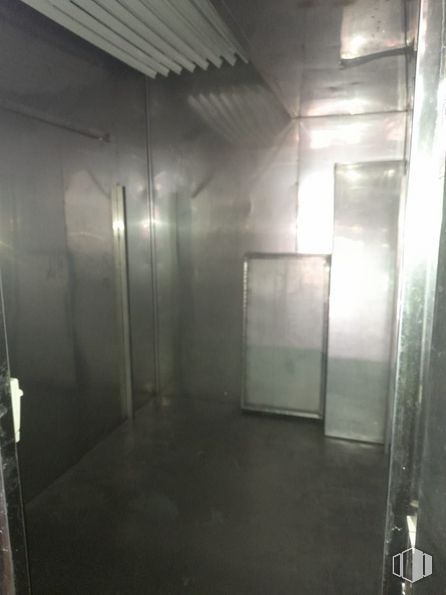 Local en venta en Casco urbano, Arganda del Rey, Madrid, 28500 con piso, pavimento, gas, techo, edificio, tintes y sombras, accesorio, oscuridad, hormigón y aluminio alrededor