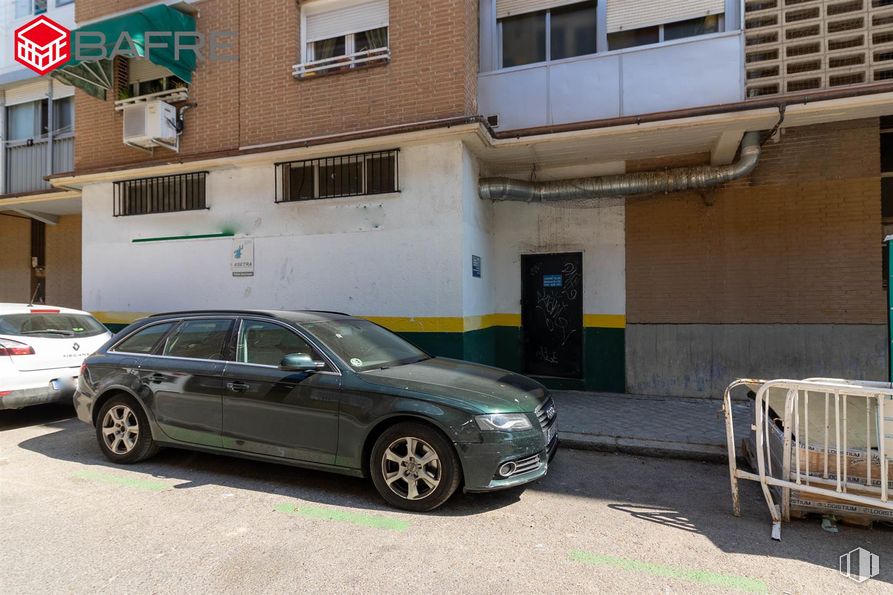 Nave en venta en Calle Juan Pascual de Mena, La Latina, Madrid, 28011 con coche, neumático, rueda, ventana, luz de estacionamiento, vehículo terrestre, vehículo, matrícula del vehículo, neumático de automoción y capó alrededor