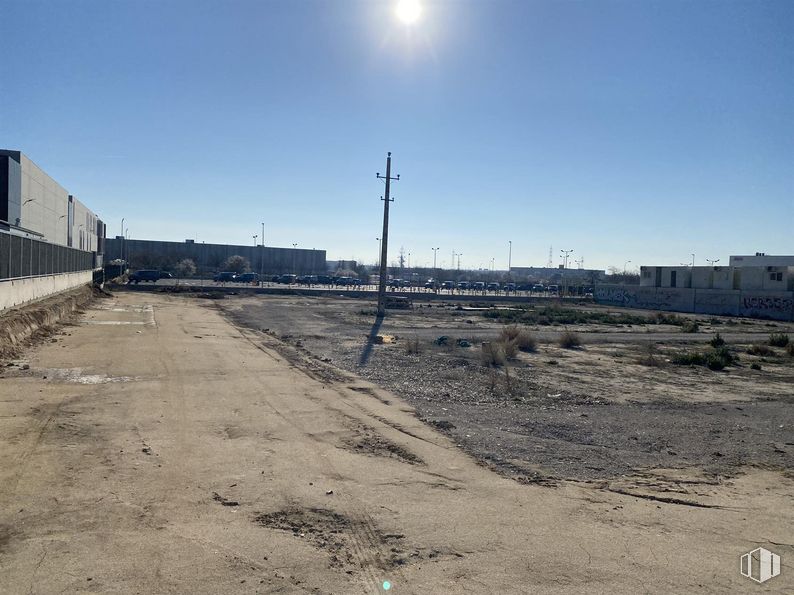 Suelo en alquiler en Calle Ahumaos, 24, Vicálvaro, Madrid, 28052 con edificio, cielo, luz de la calle, alumbrado, asfalto, superficie de la carretera, paisaje, gas, horizonte y carretera alrededor