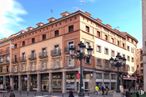 Oficina en alquiler en Avenida Acueducto, 27, Segovia, 40002 con edificio, cielo, propiedad, ventana, infraestructura, arquitectura, vecindario, fachada, punto de referencia y bienes raíces alrededor