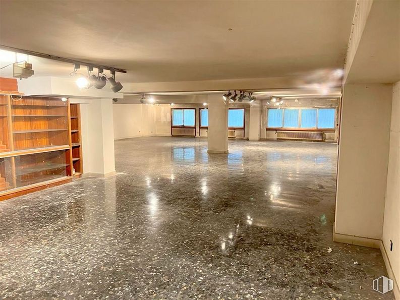 Oficina en venta en Calle Jorge Juan, Salamanca, Madrid, 28001 con estantería, alumbrado, ventana, estante, interiorismo, madera, suelo, hall, pared y suelos alrededor