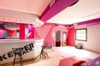 Retail for rent at Zona Renfe, El Escorial, Madrid, 28280 with stool, window, building, furniture, decoration, textile, comfort, lighting, interior design and pink around