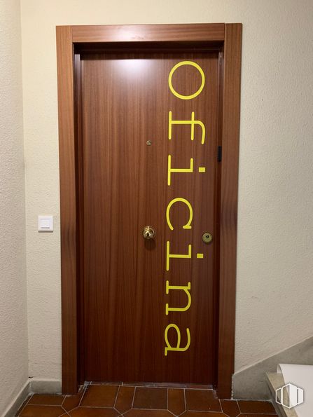 Oficina en alquiler en Paseo Hoteles, 10, Valdemoro, Madrid, 28341 con armario, accesorio, puerta, madera, edificio, pintura, suelo, piso, tinte para madera y madera alrededor