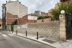 Land for sale at Calle Teniente Figueroa, 20, Guadalajara, 19001 with building, sky, cloud, window, road surface, asphalt, house, slope, brick and street light around