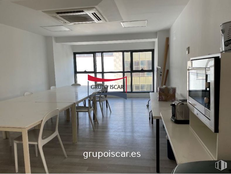 Oficina en venta en Calle Miguel Fleta, 8, San Blas - Canillejas, Madrid, 28037 con silla, mesa, mueble, ventana, accesorio, diseño de interiores, arquitectura, madera, piso y suelo alrededor