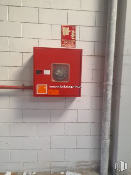 Industrial for rent at Zona Polígono Industrial, Arganda del Rey, Madrid, 28500 with rectangle, fire alarm system, brick, brickwork, material property, red, alarm device, gas, composite material and building material around