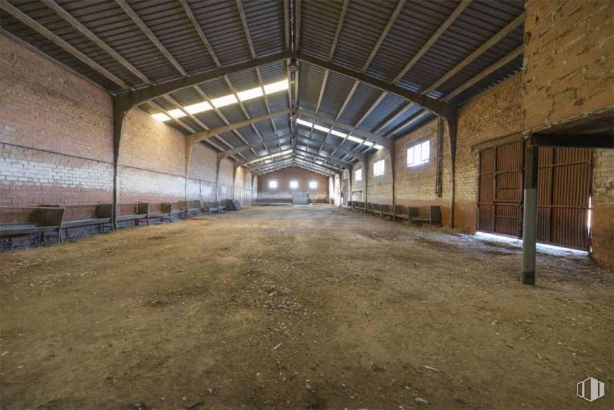 Industrial for sale at Calle Méntrida, s/n, Valmojado, Toledo, 45940 with wood, beam, concrete, hall, ceiling, electricity, composite material, metal, city and window around