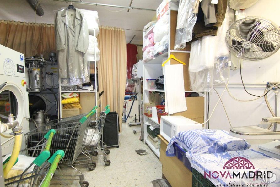 Local en alquiler y venta en Calle Huesca, Fuenlabrada, Madrid, 28941 con ventilador mecánico, textil, interiorismo, edificio, servicio, equipamiento médico, máquina, ingeniería, diseño automovilístico y atención sanitaria alrededor