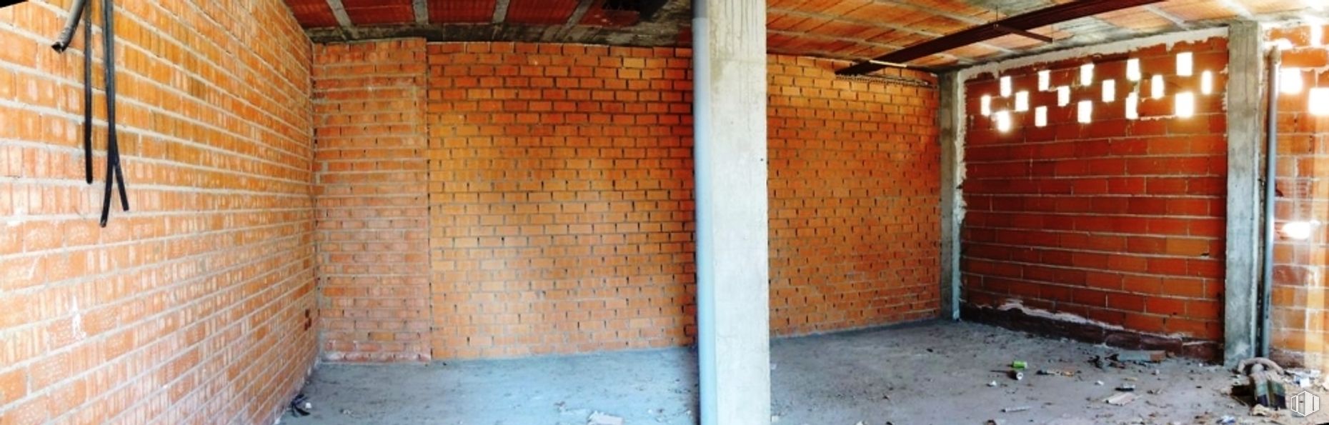 Retail for sale at Calle Rio Sorbe, Azuqueca de Henares, Guadalajara, 28013 with wood, brickwork, building, rectangle, brick, building material, flooring, floor, composite material and material property around