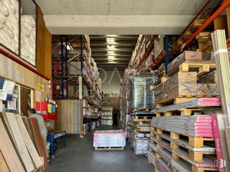 Industrial for rent at Zona industrial, Villaverde, Madrid, 28021 with publication, wood, shelving, shelf, building, flooring, retail, floor, service and city around