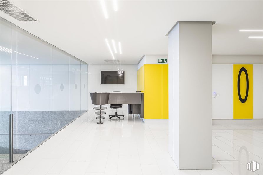 Office for sale at Edificio Restaura, Calle García Martín, 16, Pozuelo de Alarcón, Madrid, 28224 with interior design, flooring, floor, ceiling, composite material, glass, light fixture, cleanliness, aluminium and hall around