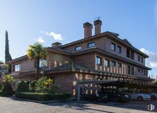 Office for rent at Calle Gobelas, 13, Moncloa - Aravaca, Madrid, 28023 with car, building, sky, cloud, plant, window, tire, wheel, tree and residential area around