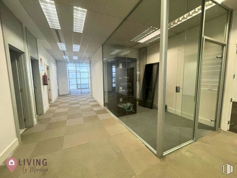 Oficina en alquiler en Natea Business Park, Avenida Industria, 4, Alcobendas, Madrid, 28108 con edificio, accesorio, puerta, suelos, suelo, techo, vidrio, aluminio, hall y metal alrededor