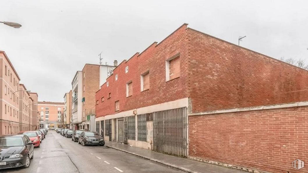 Local en venta en Calle Ancha, 27, Aranjuez, Madrid, 28300 con coche, ventana, rueda, neumático, cielo, edificio, superficie de la carretera, ladrillo, vehículo y barrio alrededor