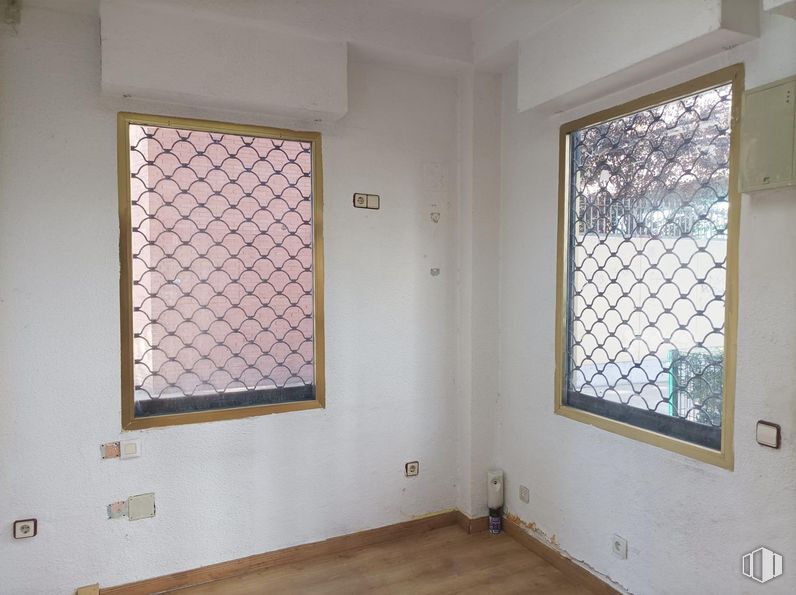 Local en alquiler y venta en Calle Teruel, 5, Fuenlabrada, Madrid, 28941 con ventana, accesorio, madera, sombra, suelos, línea, suelo, edificio, tinte para madera y madera dura alrededor