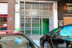 Retail for sale at Zona Centro, Cuenca, 16004 with car, tire, wheel, door, vehicle, motor vehicle, automotive lighting, automotive design, window and mode of transport around