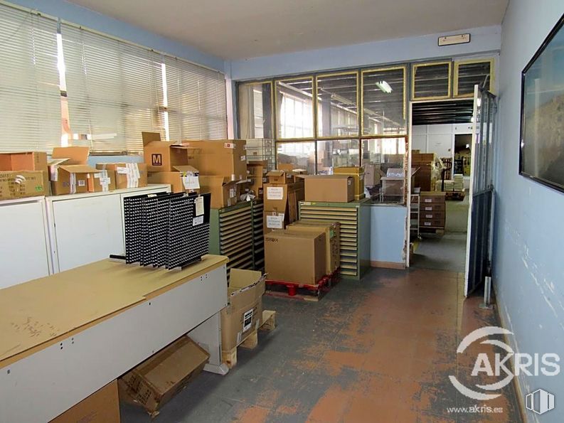 Industrial for sale at Calle Río Torviscal, Toledo, 45007 with desk, picture frame, furniture, property, fixture, wood, computer monitor, interior design, cabinetry and architecture around