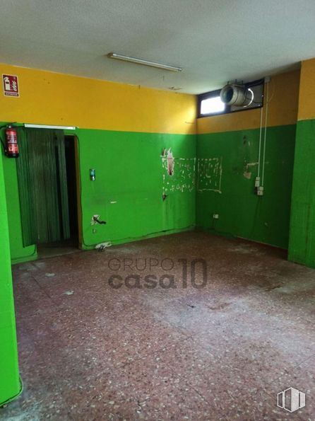 Local en venta en Calle Joaquín Blume, Móstoles, Madrid, 28935 con propiedad, verde, interiorismo, pintura, madera, suelos, suelo, accesorio, puerta y tintes y matices alrededor