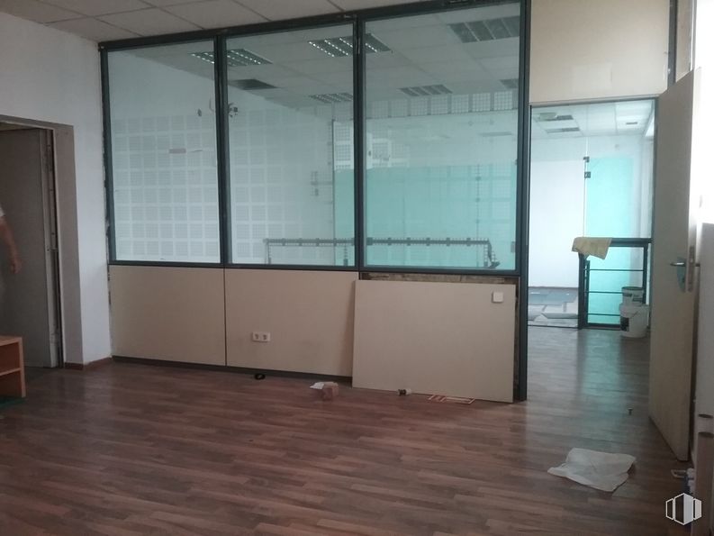 Industrial for sale at Calle Empleo, Getafe, Madrid, 28906 with cabinetry, building, fixture, wood, flooring, hall, glass, shade, facade and hardwood around