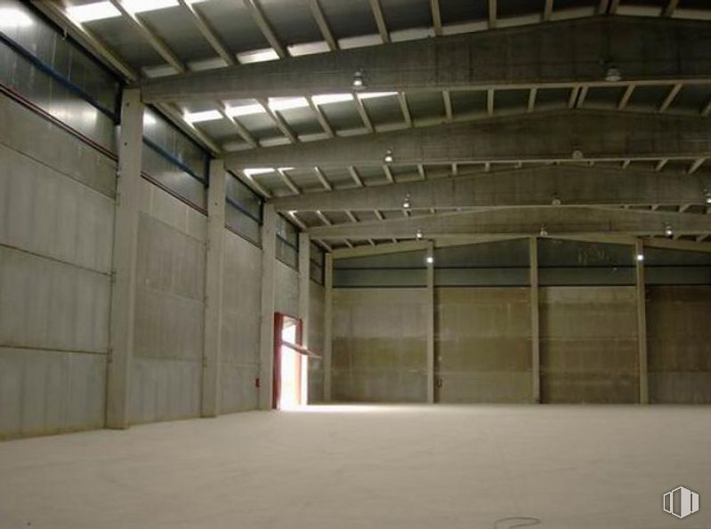 Industrial for sale at Carretera de Yepes a Ocaña, Ocaña, Toledo, 45300 with hall, floor, flooring, composite material, beam, space, concrete, ceiling, wood and fixture around