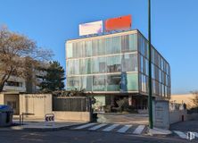 Oficina en alquiler en Avenida Europa, 14, Alcobendas, Madrid, 28108 con cielo, edificio, diseño urbano, condominio, árbol, fachada, edificio comercial, contención de residuos, ciudad y bloque de pisos alrededor