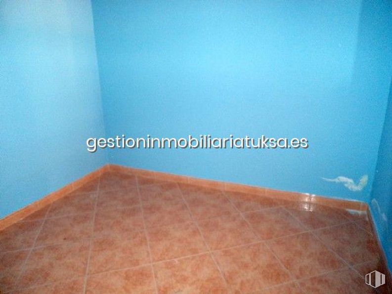 Retail for sale at Calle Virgen de las Angustias, Ávila, 05005 with furniture, rectangle, wood, floor, flooring, font, wood stain, paint, shade and tints and shades around