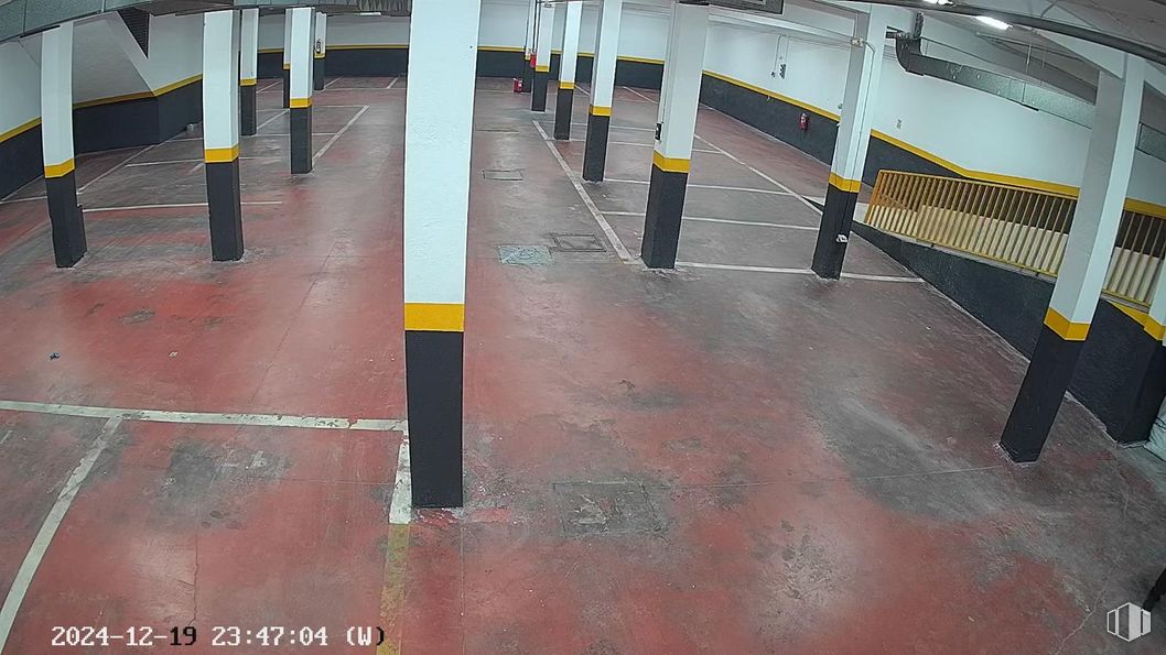 Industrial for sale at Calle Lago Constanza, 7, Ciudad Lineal, Madrid, 28017 with floor, flooring, ceiling, concrete, parking lot and basement around