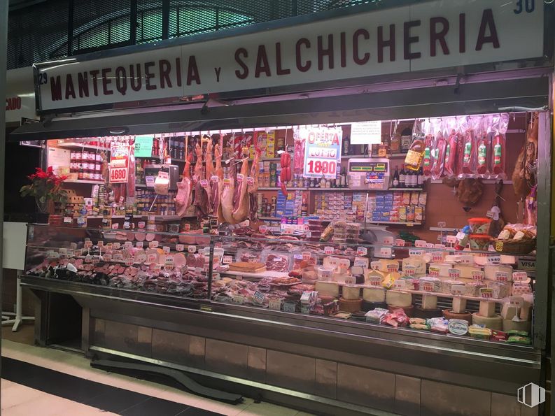 Local en alquiler en El Mercado Municipal de Vallehermoso, Calle Vallehermoso, 36, Chamberí, Madrid, 28015 con comida, producto, venta al por menor, tienda, mercado, vitrina, cliente, alimentos integrales, ciudad y edificio alrededor