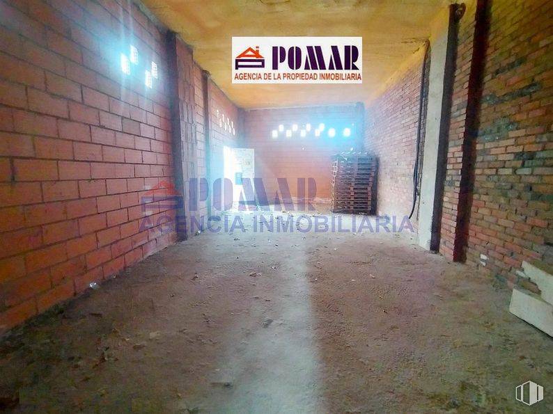 Retail for rent at Paseo Estación, Ávila, 05001 with flooring, gas, ceiling, wood, concrete, brick, building material, brickwork, room and composite material around