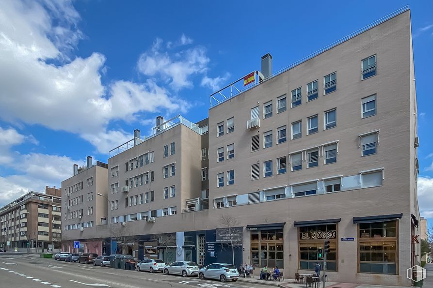 Retail for sale & for rent at Zona Montecarmelo, Fuencarral - El Pardo, Madrid, 28034 with building, sky, cloud, window, infrastructure, urban design, condominium, neighbourhood, tower block and residential area around