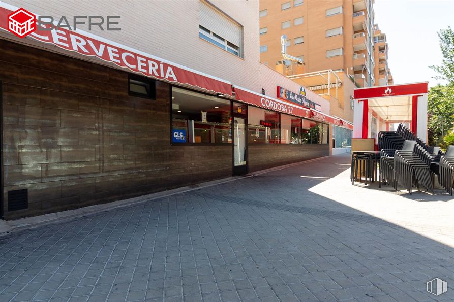 Local en alquiler en Avenida Córdoba, Usera, Madrid, 28026 con edificio, ventana, superficie de la carretera, asfalto, diseño urbano, acera, fachada, ciudad, carretera y edificio comercial alrededor