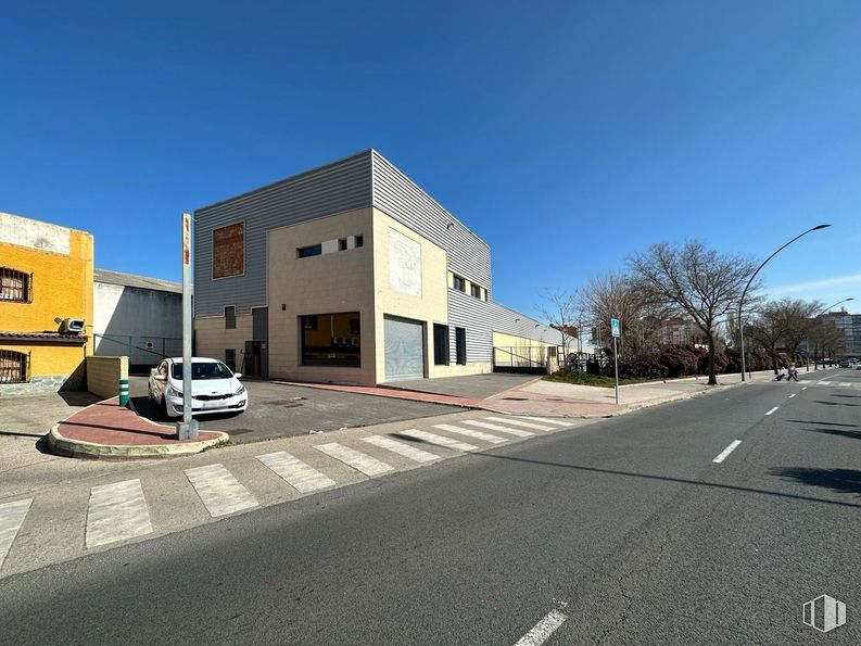 Nave en venta en Calle Móstoles, Fuenlabrada, Madrid, 28942 con coche, casa, edificio, cielo, vehículo, vehículo de motor, rueda, ventana, asfalto y superficie de la carretera alrededor