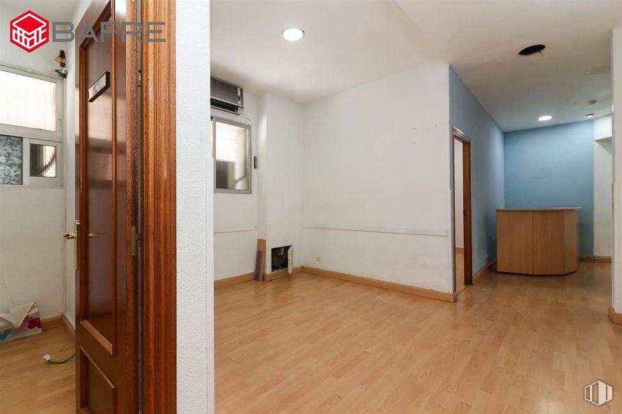 Local en venta en Casco antiguo, San Sebastián de los Reyes, Madrid, 28700 con ebanistería, accesorio, madera, suelos, confort, suelo, hall, madera dura, tinte para madera y edificio alrededor