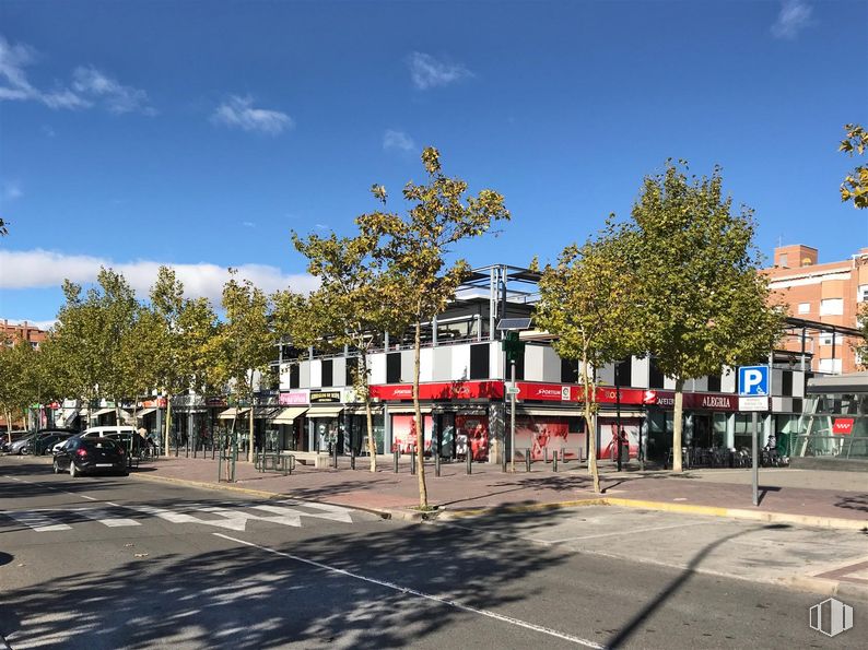 Local en alquiler en Calle Alegría, 4, Fuenlabrada, Madrid, 28942 con edificio, cielo, nube, superficie de la carretera, árbol, asfalto, diseño urbano, vía pública, vehículo y ventana alrededor