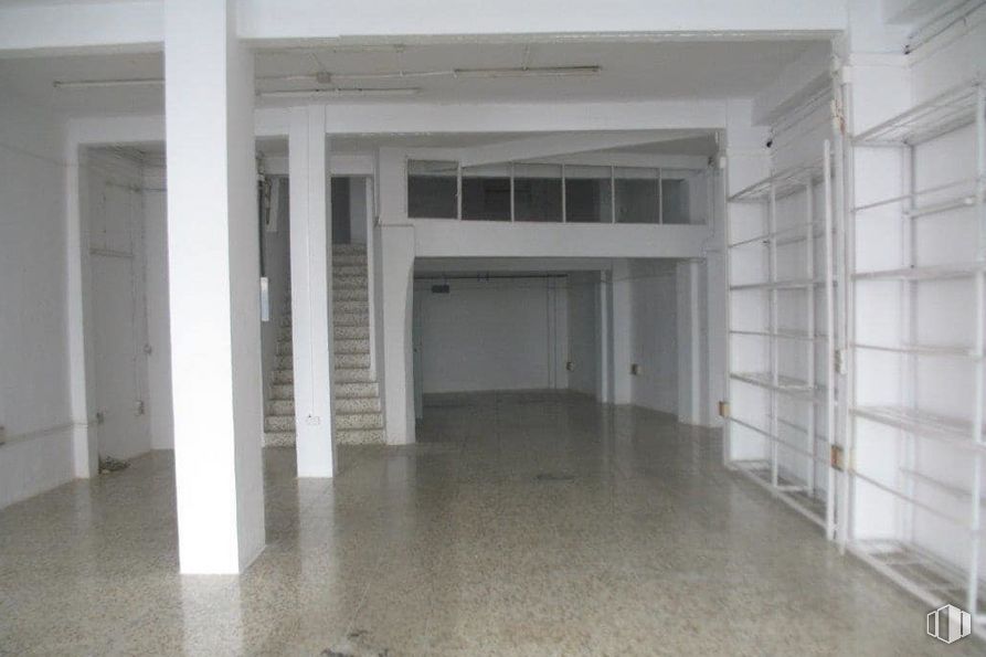 Retail for sale at Calle Camino Cañete, 18, Cuenca, 16004 with property, fixture, hall, wood, flooring, ceiling, concrete, composite material, rectangle and glass around