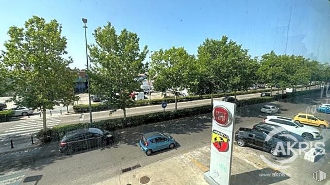 Nave en venta en Avenida Portugal, Talavera de la Reina, Toledo, 45600 con coche, parquímetro, cielo, rueda, vehículo, neumático, planta, vehículo de motor, árbol y asfalto alrededor