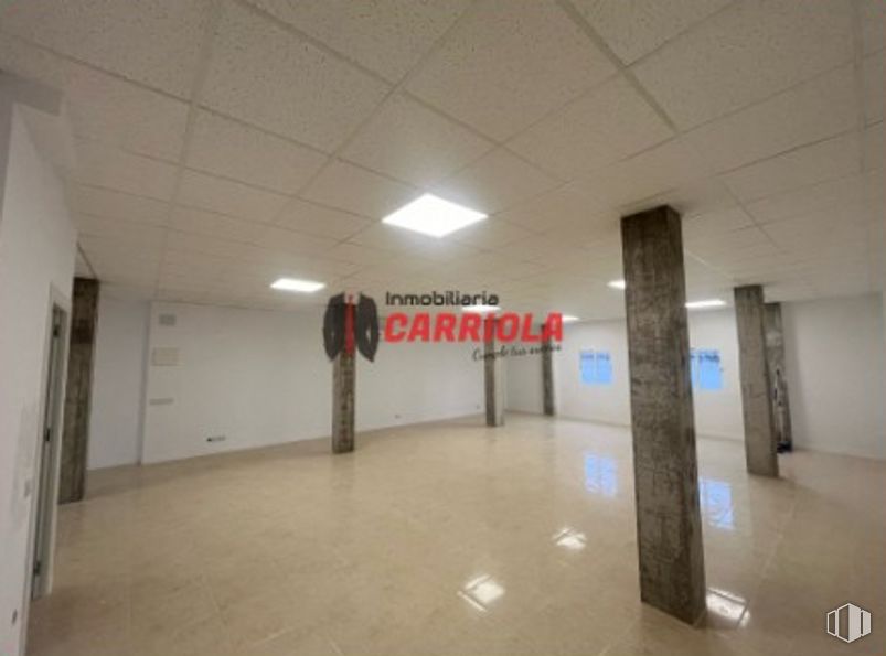 Retail for rent at Zona centro, La Torre de Esteban Hambrán, Toledo, 45920 with fixture, building, floor, flooring, parking, ceiling, event, concrete, city and parking lot around