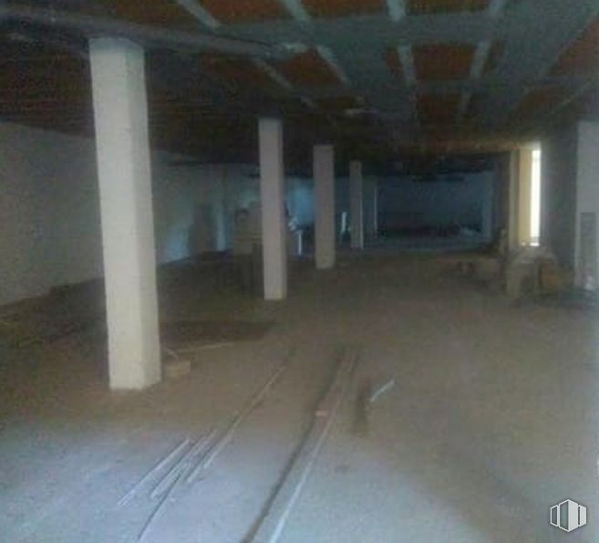 Retail for sale at Calle Cruz, Arenas de San Pedro, Ávila, 05400 with floor, composite material, wood, flooring, building material, building, concrete, ceiling, hardwood and fixture around