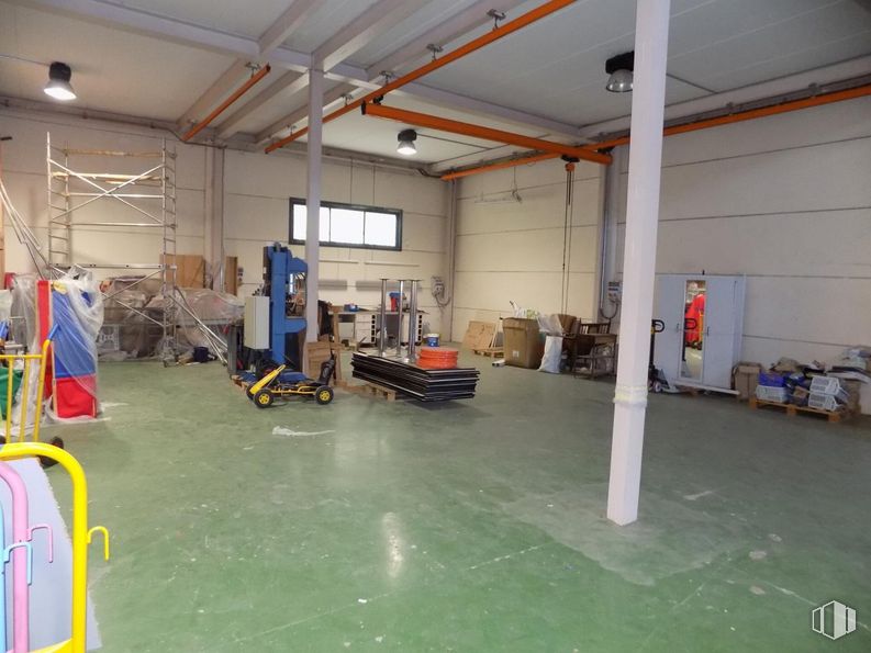 Industrial for sale at Avenida Naciones, Illescas, Toledo, 45200 with flooring, hall, floor, engineering, wood, field house, machine, service, building and motor vehicle around