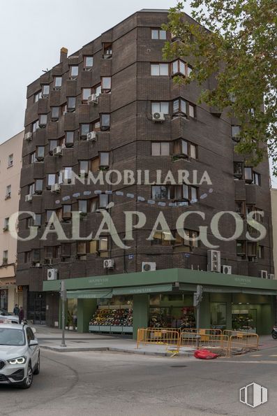 Oficina en alquiler en Calle Dulcinea, 69, Tetuán, Madrid, 28020 con coche, edificio, vehículo, bloque de pisos, ventana, diseño urbano, condominio, barrio, zona residencial y ciudad alrededor