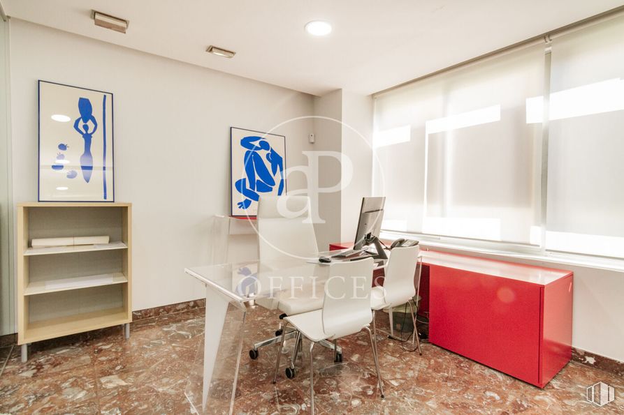 Oficina en venta en Calle Orense, Tetuán, Madrid, 28020 con silla, estantería, pantalla de ordenador, mueble, escritorio, mesa, edificio, ebanistería, interiorismo y accesorio alrededor